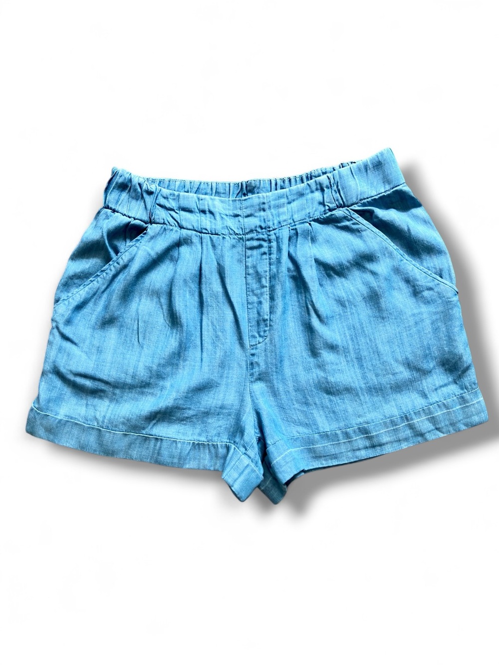 Light wash blue chambray shorts Chelsea & Theodore Size Medium Tencel